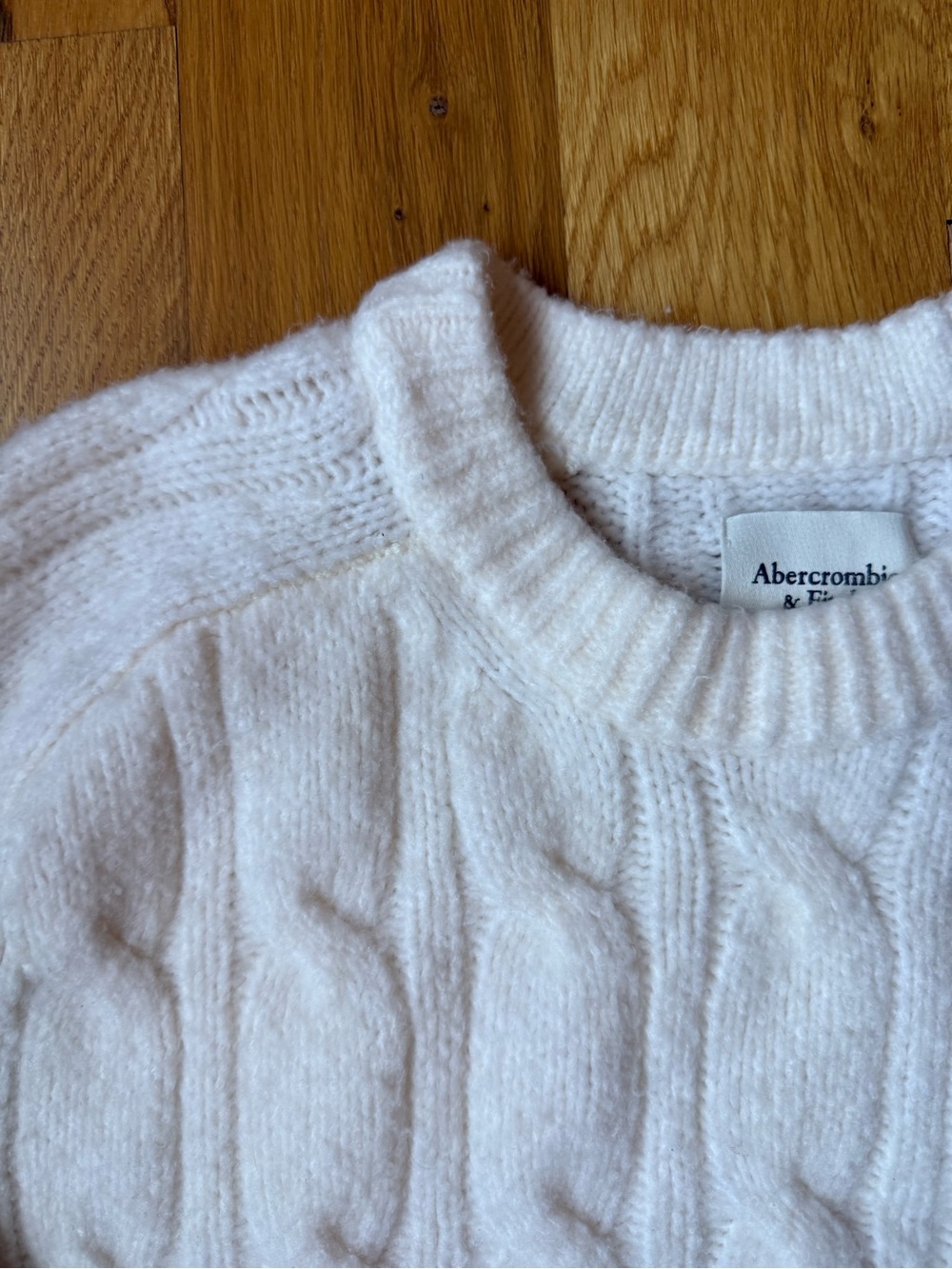 Abercrombie & Fitch Women’s Cable Crewneck Sweater Ivory Cream Size XS - Picture 2 of 4